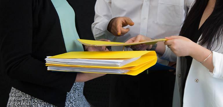banner-contracts-1-yellow-folders