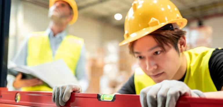 banner-level-hard-hat