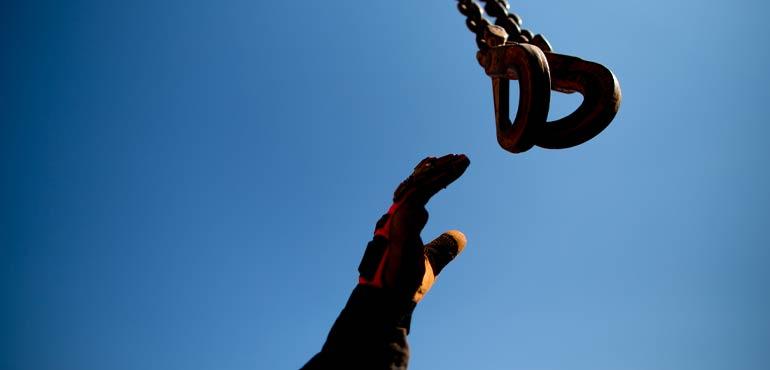 banner-licence-15-hand-reaching-shackles