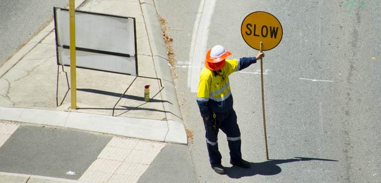 banner-licence-36-traffic-contoller-slow-sign
