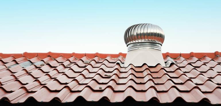 banner-licence-37-whirly-gig-red-roof