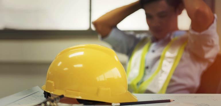 banner-licence-6-hard-hat-distressed-man
