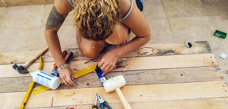 banner-property-13-woman-tattoo-tools