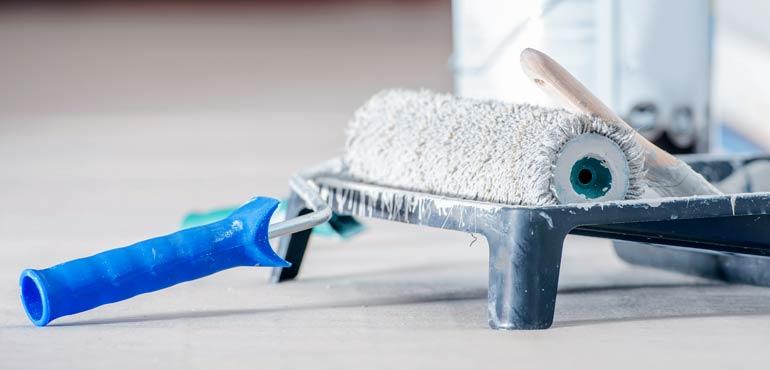 banner-licence-42-paint-roller-tray