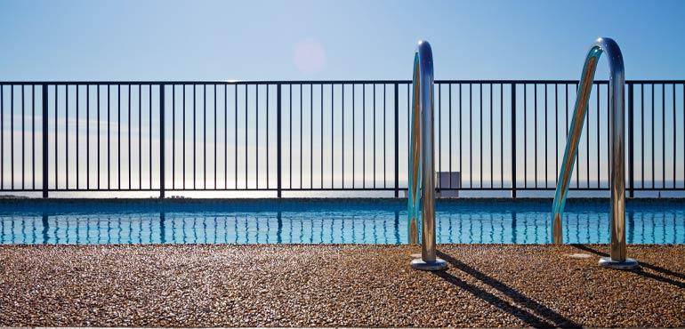 banner-pool-13-straight-edge-pool-steps-fence