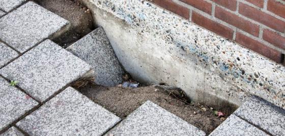 banner-complaints-33-slumped-ground-wall-pavers